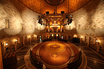 Gotham Hall – Great Room: Curve Units Along Wall